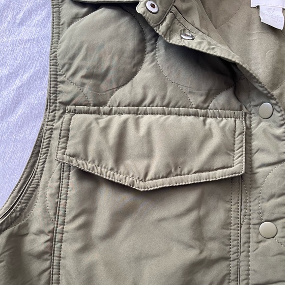 Cute puffy green vest - Picture 3 of 5